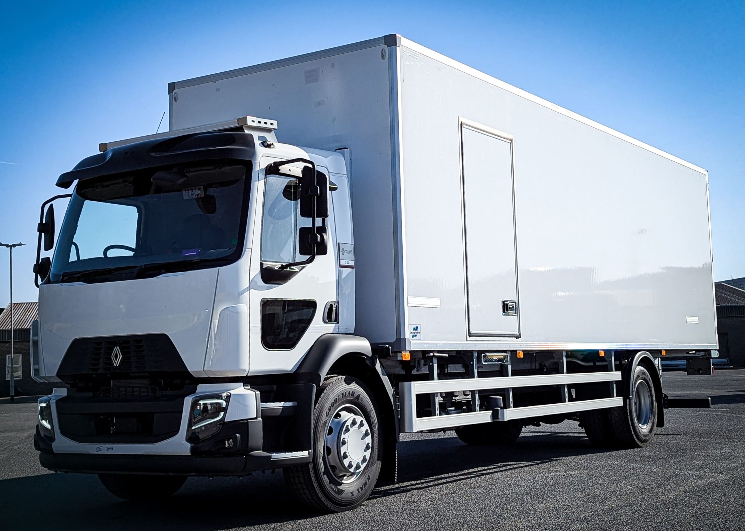 New Build 18T Refrigerated Renault Truck