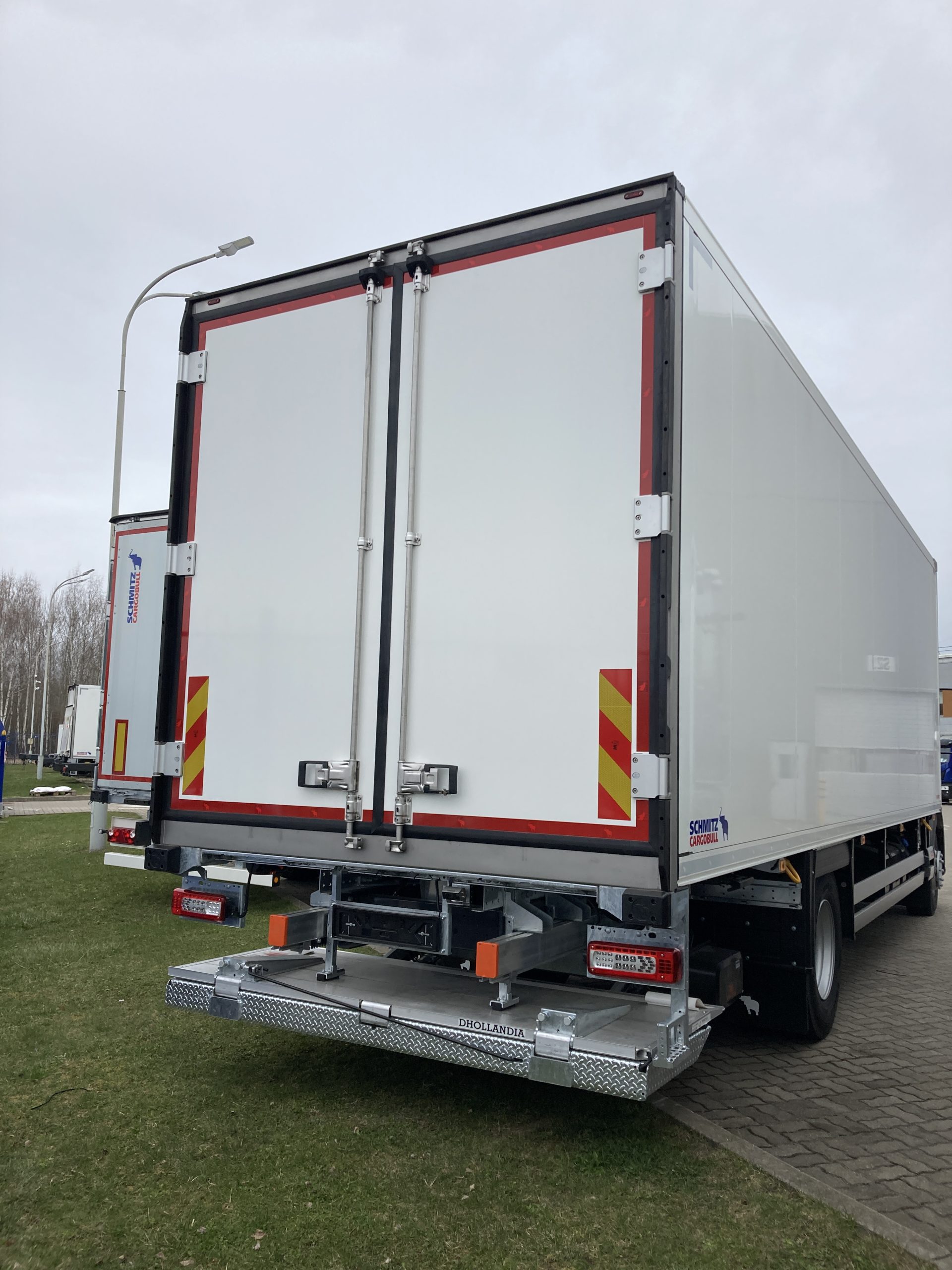 2025 New D range 18T with Schmitz Cargobull fridge